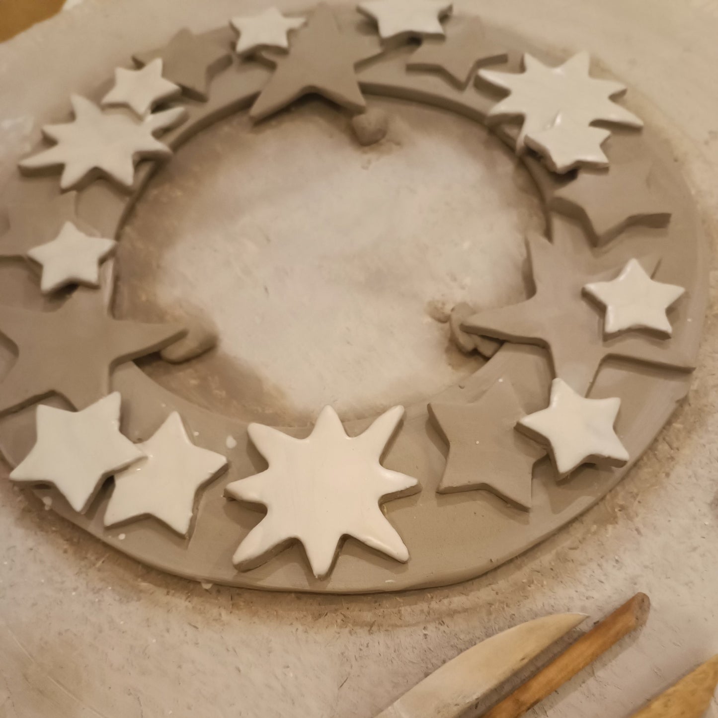 Atelier Céramique – Couronne de Noël